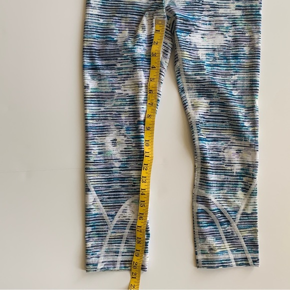 Lululemon Inspire Crop II | Blurry Belle (W6APRS) | Size 4 | EUC - Picture 9 of 12